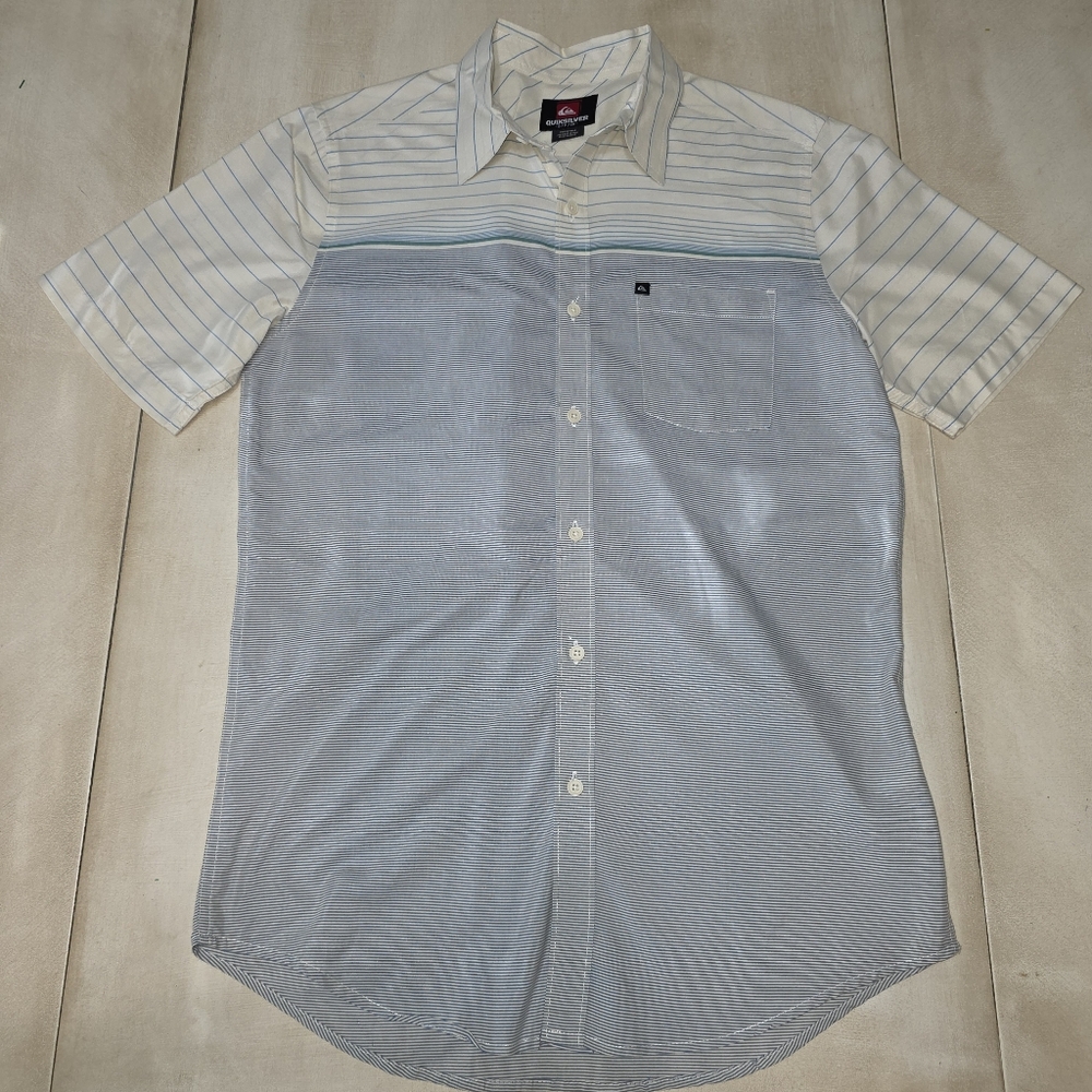 Quiksilver Men's Striped Short Sleeve Button-Down. Size S